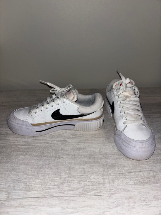 Women’s Nike Court Legacy Lift Shoes - Picture 3 of 4